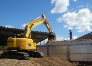 チップ出荷積込風景