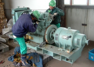 発電機破砕風景